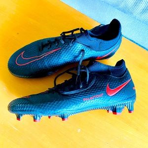 Soccer cleats Nike phantom size 8